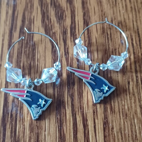 NWOT New England Patriots Wire Hoop Earrings - Picture 1 of 4